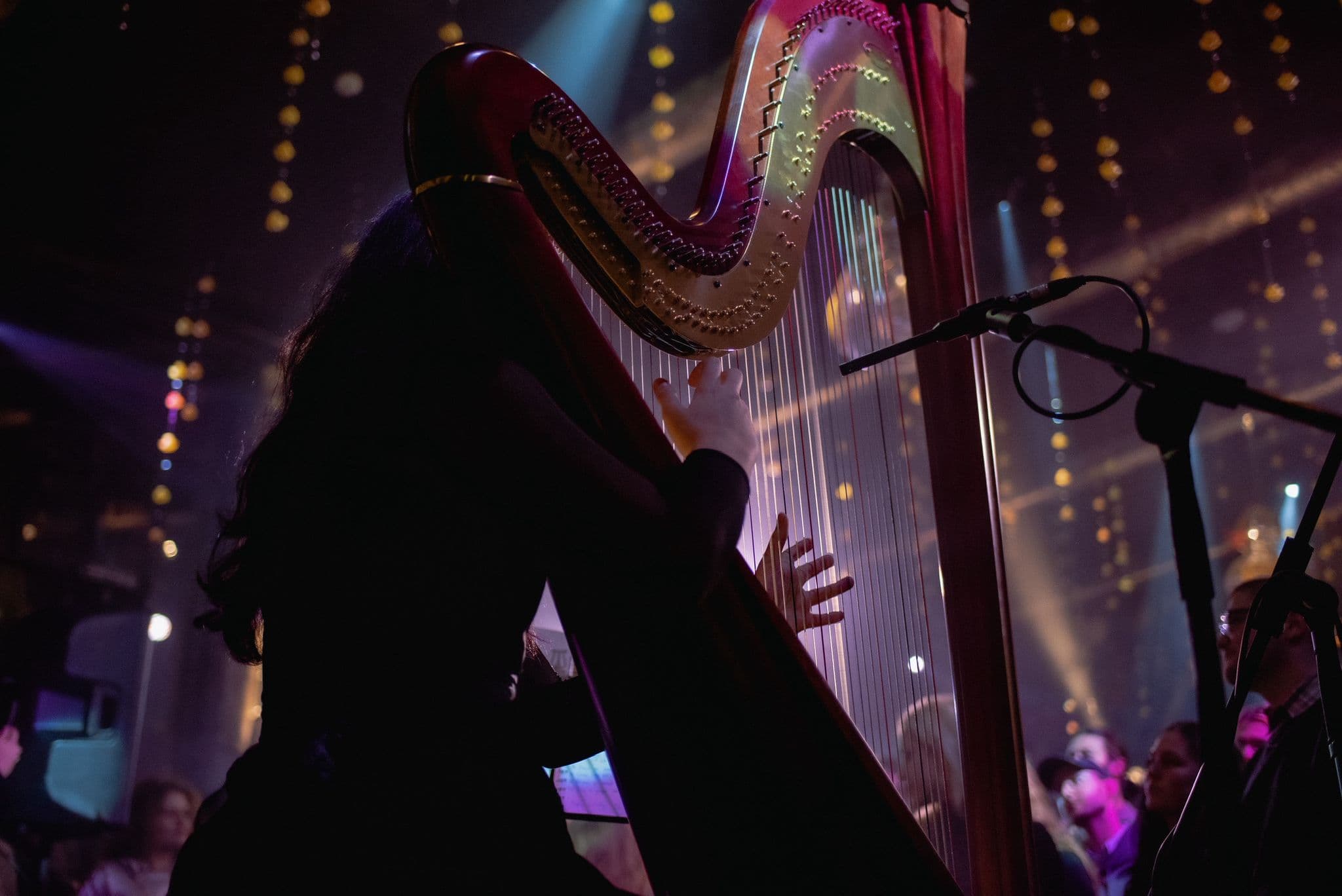 Alexandrina with harp on stage